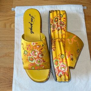 Free people, yellow platform flat